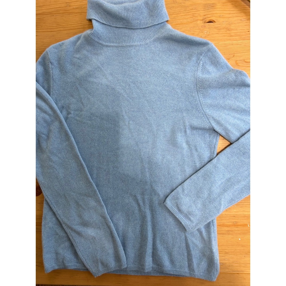 100% 2 Ply Cashmere Turtleneck Sweater Sz M Lt Blue Quiet Luxury Minimalist